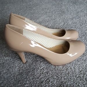 Nude Pumps